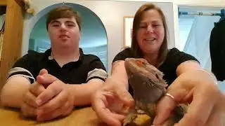 Makaton sign for book 📖 