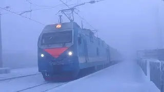 Синенький!В тумане! Электровоз ЭП1М-394, отправляется с поездом №144, сообщением Смоленск- Мурманск 