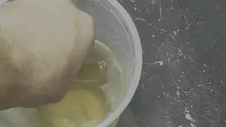 clarear capinha de celular com vinagre e agua sanitaria. funciona msm?