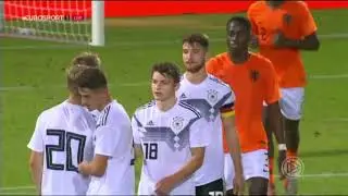 Hollands Jordan Teze bespuckt deutschen Captain / Hollands Jordan Teze spits on German captain