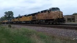 UP 7281 leads an 8 unit loco lash up at Des Plaines, IL