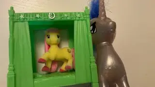 Shining Armor packt Lissy Ponys aus 1