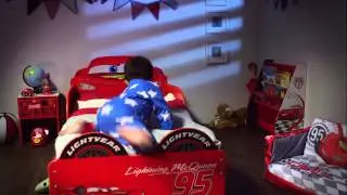Disney Cars 'Lightning McQueen' Snuggle Time Toddler Bed  opener