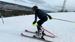 Påsklovsträning dag 3 slalom film 2 i Sundsvalls Slalombacke 2024-04-04