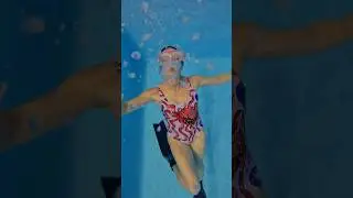Bubble rings and ocean eyes #bubbles #freitauchen #freediving #bubblering #freedivingtraining #ocean