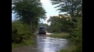 Offroad mud water river crossing MB 1113 4x4 Rundhauber Flussdurchfahrt Manaus Kasane stabilized