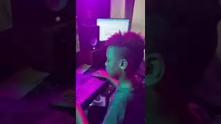Jaxter Plays Minecraft Java Edition and Uses a Real Computer for the First Time!