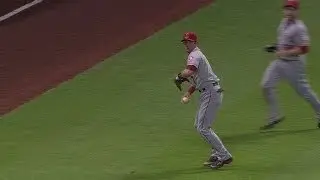 Romine makes an UNBELIEVABLE diving grab