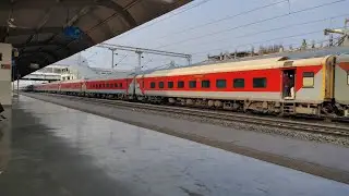 12804 Vishakhapatnam Swarna Jayanti Express departed at Rani Kamlapati Railway Station 