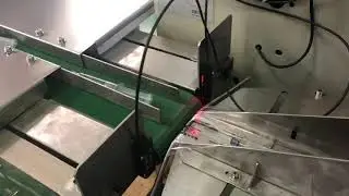 Disposable syringes packing machine