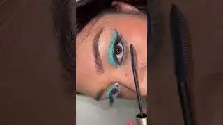 Huda beauty mercury retrograde eyeshadow palette