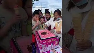Happy injoy with cool ice cream #icecreamrolls #street