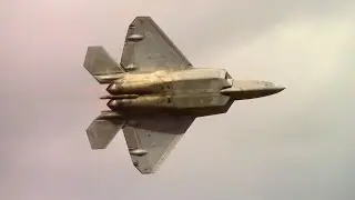 THUNDERING F-22 RAPTOR DEMO - AIRSHOW LONDON 2025 (SEPT 7/25)