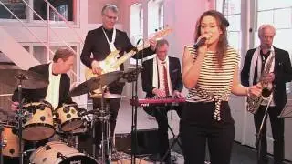 Cheek To Cheek performed by Besogne (short version)