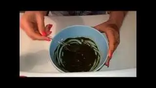 How to mix your own natural henna paste by Bellas Mehndi Berlin
