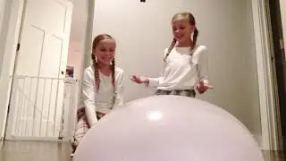 Making giant slime bubbles with Brooklyn and and Caroline🦄🦄
