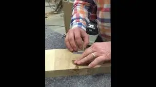 Noesten in eikenhout vullen met de WoodFix Knoestvuller