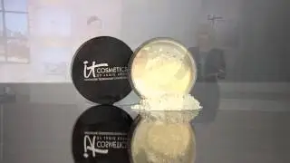 IT Cosmetics Super-Size Bye Bye Pores HD Finishing Powder with Sandra Bennett
