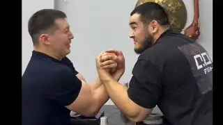 Alizhan Muratov two-handed sparring vs. Nurik King