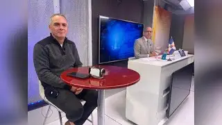 Nelson Reyes, Polit&oacute;logo.