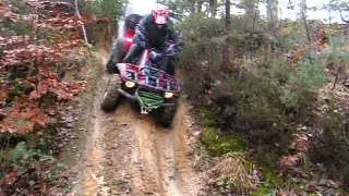 quad grossumac  sylvain dans une descente avec son HYTRACK