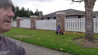 Racing a kid on an e-bike ,,sub us in comments we'll sub u @billskarma #kids #dirtbike #automobile 