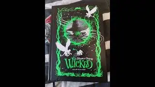 Dica de livro Wicked escrito pelo autor Gregory Maguire .editora Darkside