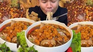 กินก๋วยเตี๋ยวโคตรกากหมู