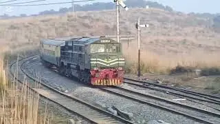 Dangerous curve of Kalowal Railway station|4 fastest trains actions in heavy fogg & huge curve 