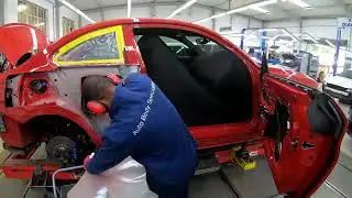 Austausch der hinteren Seitenwand an 2er BMW mit fahrzeugspezifischem Richtsatz