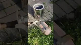 Crucible lifting and pouring handle with LOCK