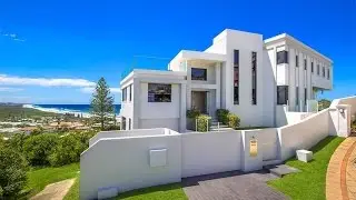 Breathtaking Hilltop Home in Queensland, Australia
