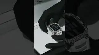 Worlds most expensive Case for.Apple Watch with over 443.diamonds in total 4 carats Price 15.000 USD