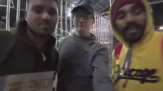 Walking around the Darya Ganj district at night - Delhi | Adventures in India 🇮🇳
