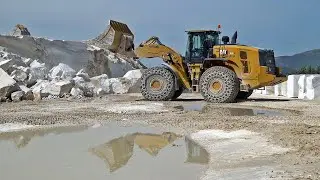 CAT 980 Wheel Loader Handling Rock Resistance in Marble Quarry