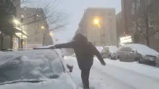 The Washington Heights Entrepreneur Selt Selt took the snow ❄️ of his car in 2026 snowstorm.