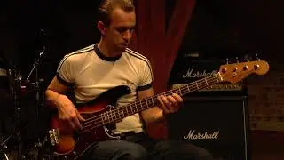 Vintage Guitar Oldenburg presents a Fender Precision Bass from 1979