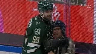 Linus Johansson firar segern mot HV71 | F&auml;rjestad BK - HV71 | SHL 25/26 | 2025-11-20