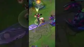 Risen Legend Ahri is that gworl! 👑💋  #leagueoflegends #ahri #gaming
