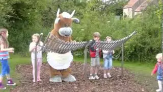 Morag the Cow Plays Papillio