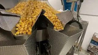 CR8-250Z + 14MHW Premade Bagging System Running Popcorn