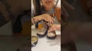 oiling leather boots || homemaker