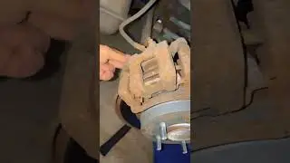 How to change breaks on a Hyundai sonata! #mechanic #mechanical