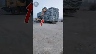 Невероятные навыки разгрузки грузовика! 😱 #шорты