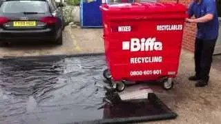 Wheelie Bin Wash Pad Demo by Morclean