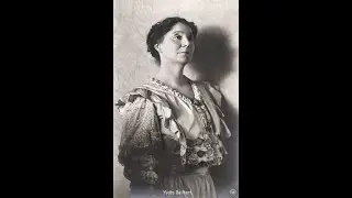 Yvette Guilbert film&eacute;e en 1930