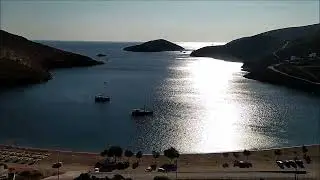 &Kappa;ύ&theta;&nu;&omicron;&sigmaf;: &Sigma;&tau;&omicron;&nu; &gamma;&alpha;&lambda;ά&zeta;&iota;&omicron; ό&rho;&mu;&omicron; &tau;&eta;&sigmaf; &Alpha;&pi;ό&kappa;&rho;&omicron;&upsilon;&sigma;&eta;&sigmaf; - Cyclades, Kythnos island, the blue bay of Apokrousi