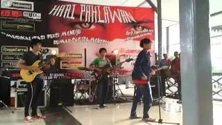 kupaci pantai carita