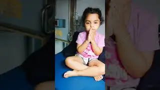 yoga in train😍