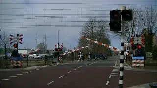 Spoorwegovergang Dieren // Dutch railroad crossing